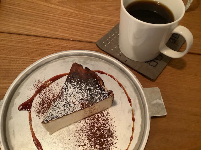 デザートバスクチーズケーキ