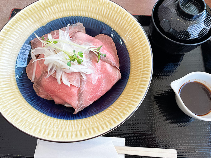 ローストビーフ丼1210